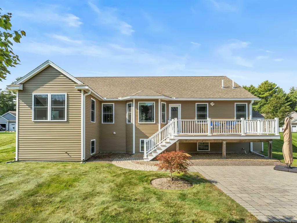 10 Pilgrim Circle Nashua NH 03063