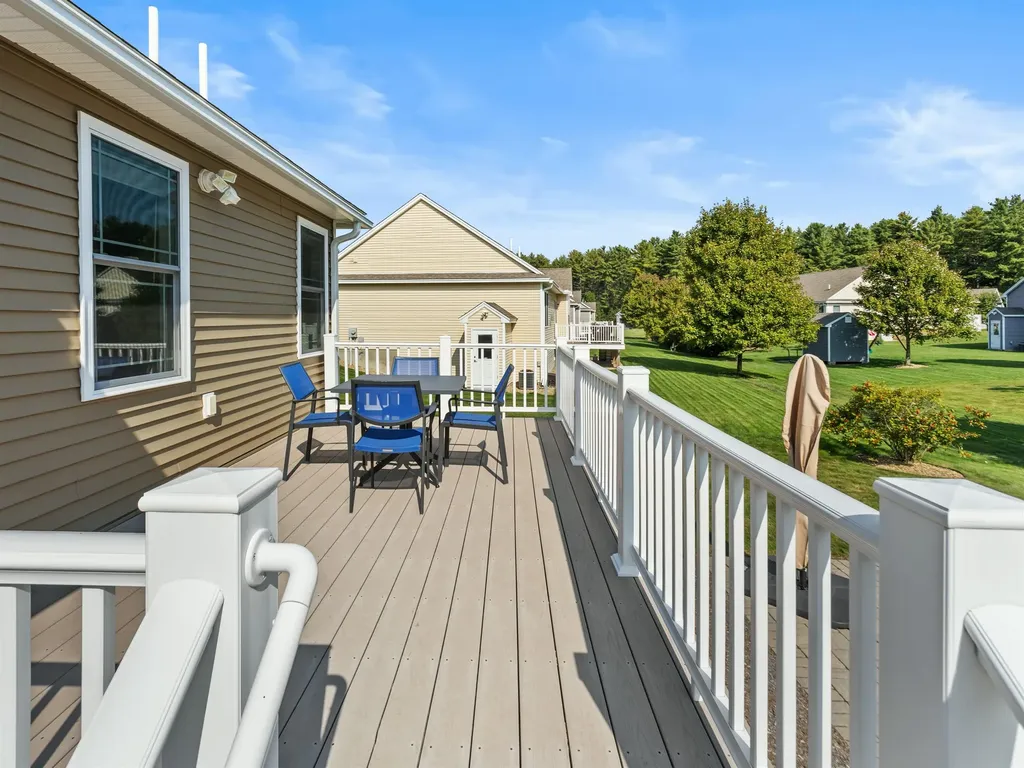 10 Pilgrim Circle Nashua NH 03063