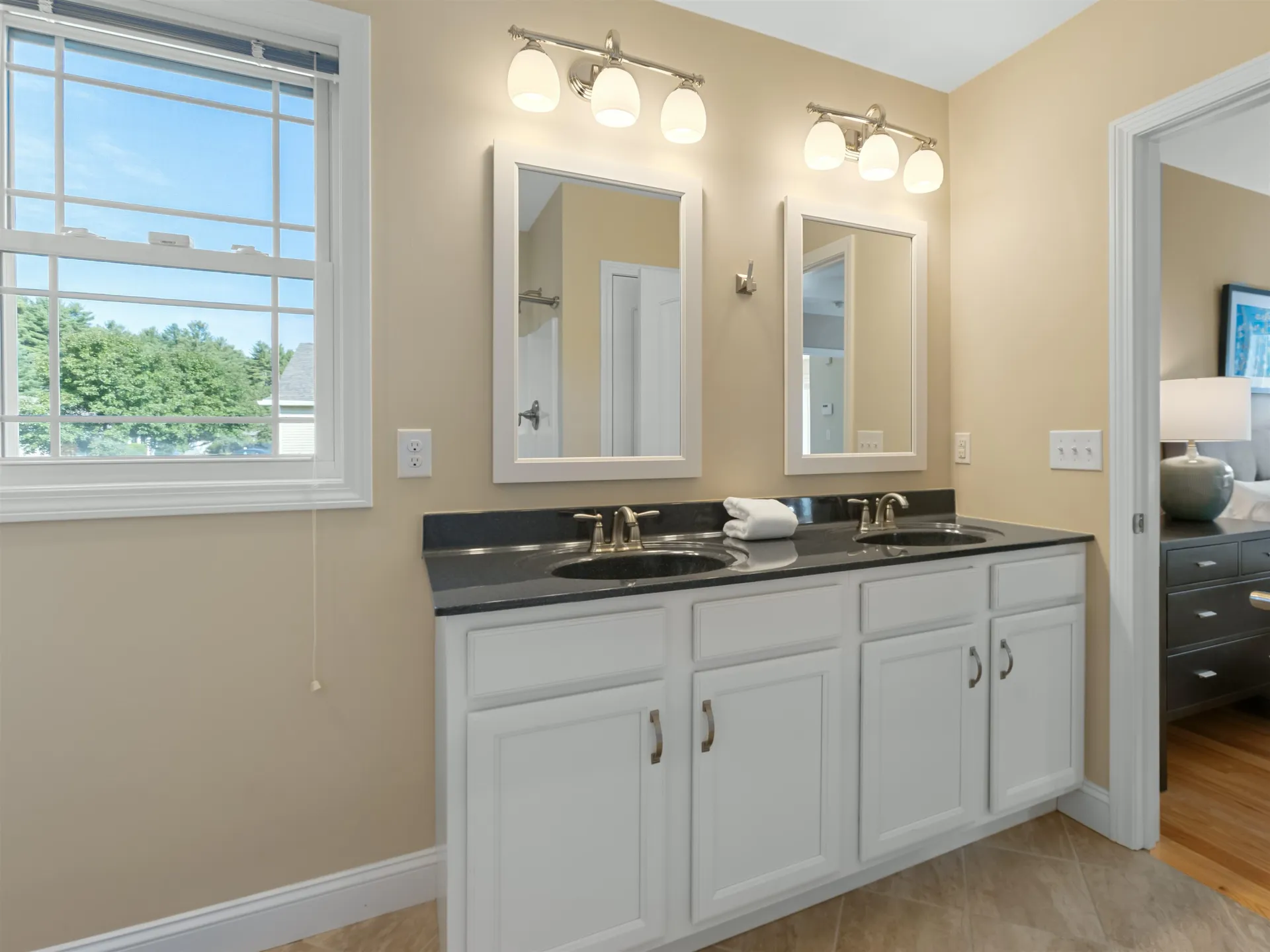 10 Pilgrim Circle Nashua NH 03063