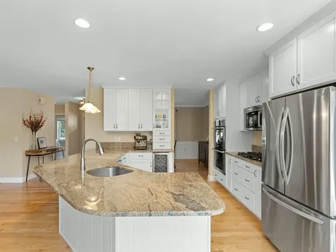 10 Pilgrim Circle Nashua NH 03063