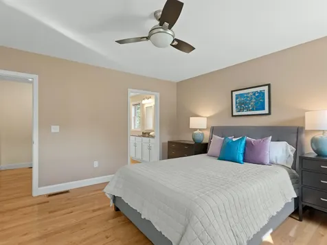 10 Pilgrim Circle Nashua NH 03063