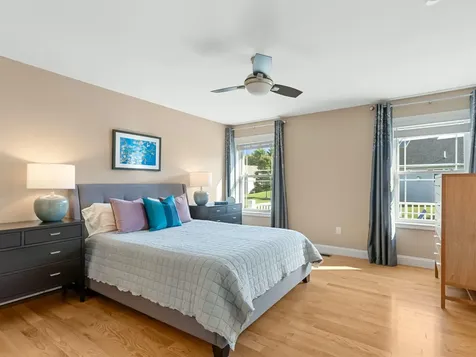 10 Pilgrim Circle Nashua NH 03063