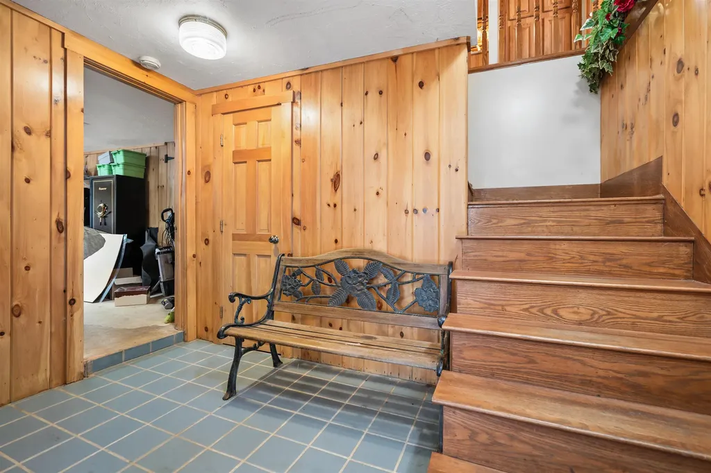 347 Nh Route 175 Holderness NH 03245