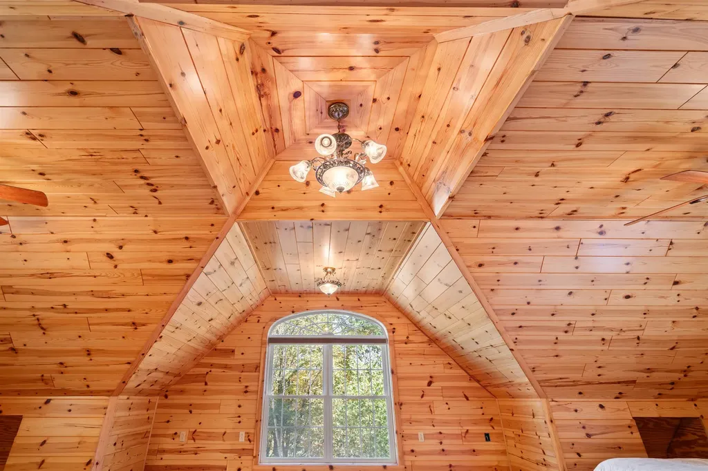 347 Nh Route 175 Holderness NH 03245