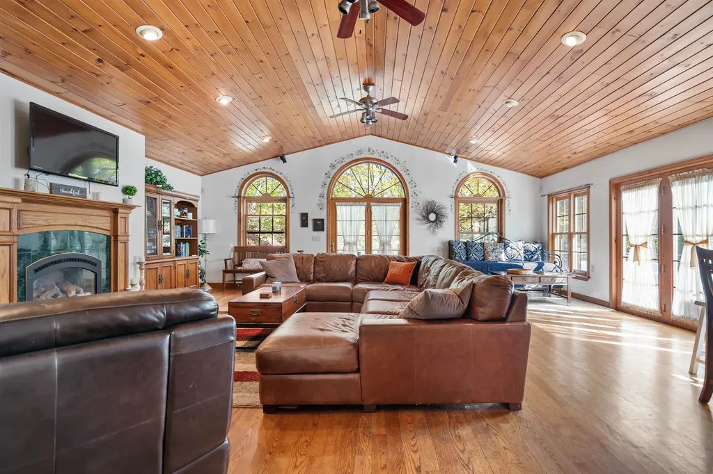 347 Nh Route 175 Holderness NH 03245