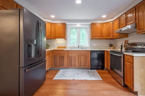 9 Holstein Avenue Londonderry NH 03053