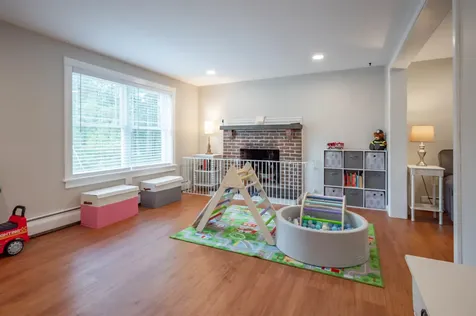 9 Holstein Avenue Londonderry NH 03053