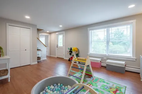 9 Holstein Avenue Londonderry NH 03053