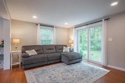 9 Holstein Avenue Londonderry NH 03053