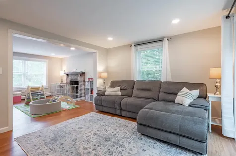 9 Holstein Avenue Londonderry NH 03053