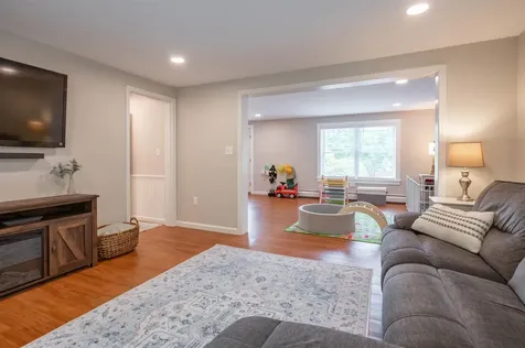 9 Holstein Avenue Londonderry NH 03053