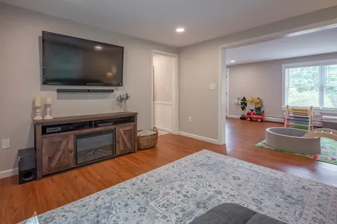 9 Holstein Avenue Londonderry NH 03053