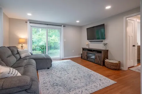 9 Holstein Avenue Londonderry NH 03053