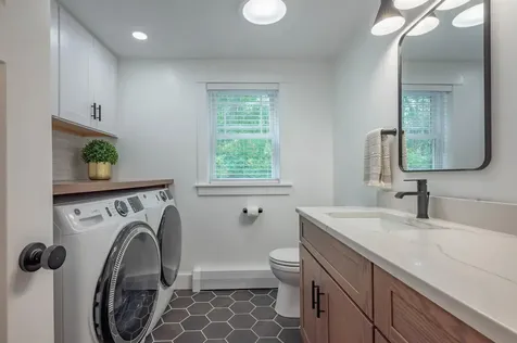 9 Holstein Avenue Londonderry NH 03053