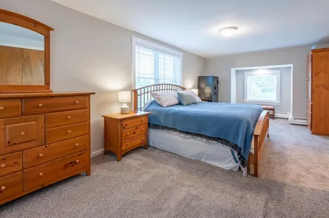 9 Holstein Avenue Londonderry NH 03053