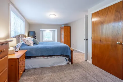 9 Holstein Avenue Londonderry NH 03053