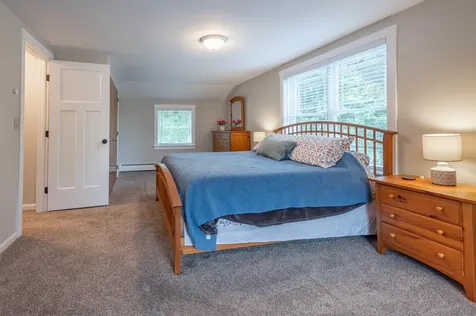 9 Holstein Avenue Londonderry NH 03053