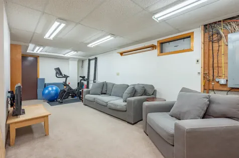 9 Holstein Avenue Londonderry NH 03053