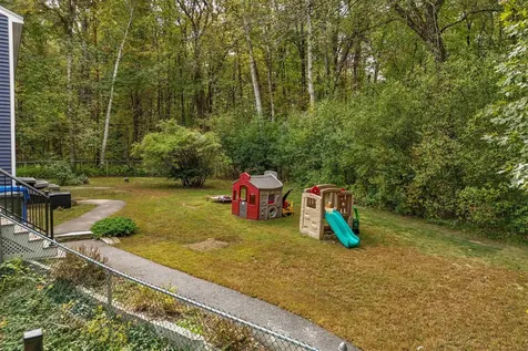 9 Holstein Avenue Londonderry NH 03053