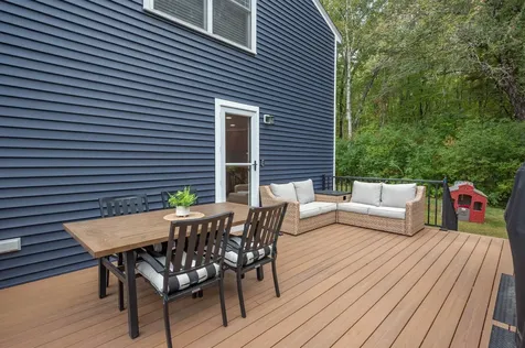 9 Holstein Avenue Londonderry NH 03053