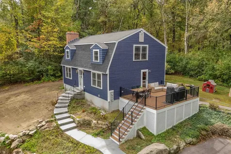 9 Holstein Avenue Londonderry NH 03053