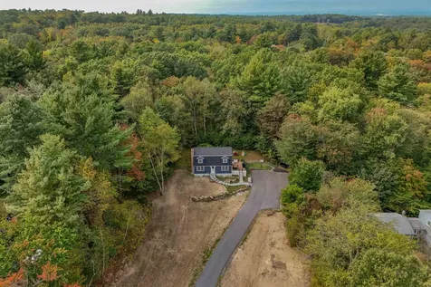 9 Holstein Avenue Londonderry NH 03053