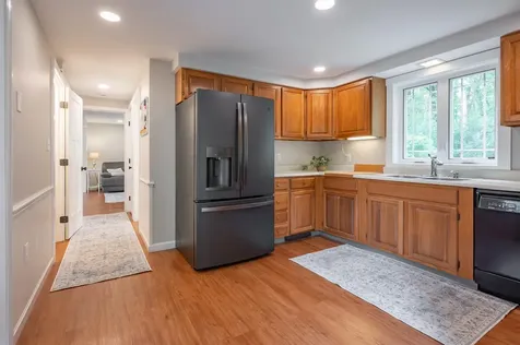 9 Holstein Avenue Londonderry NH 03053