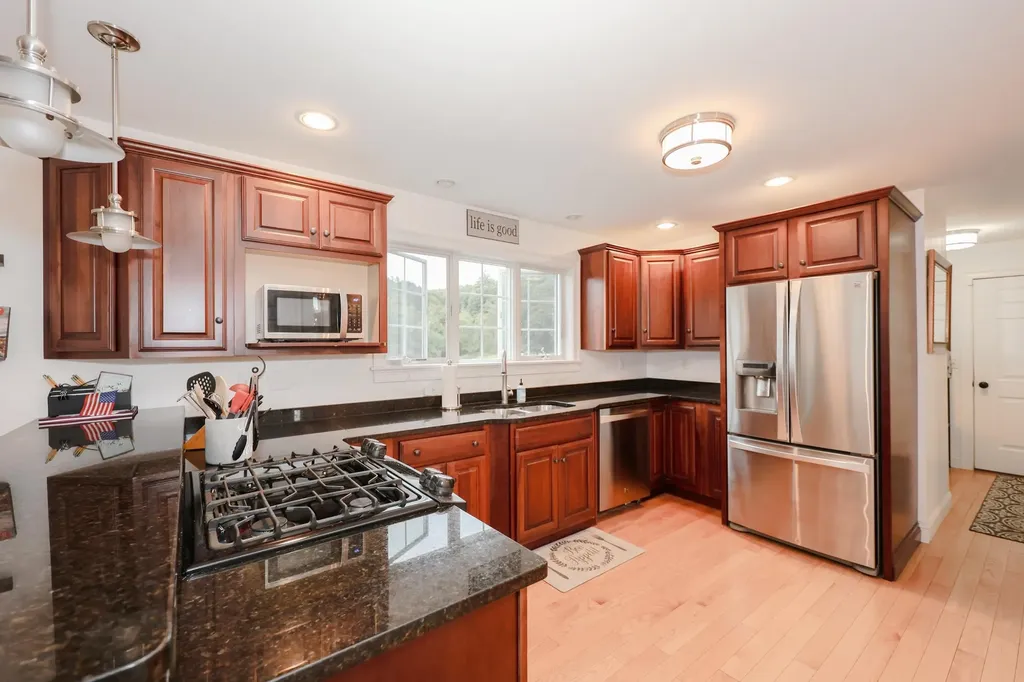 49 Old Mill Road Lee NH 03861