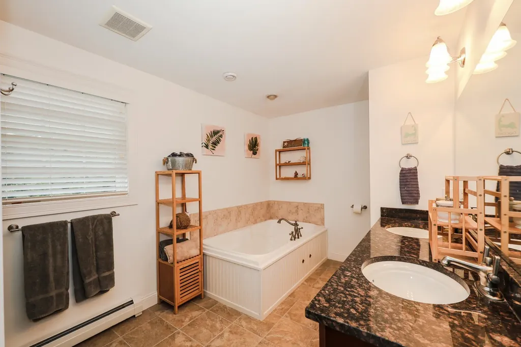 49 Old Mill Road Lee NH 03861