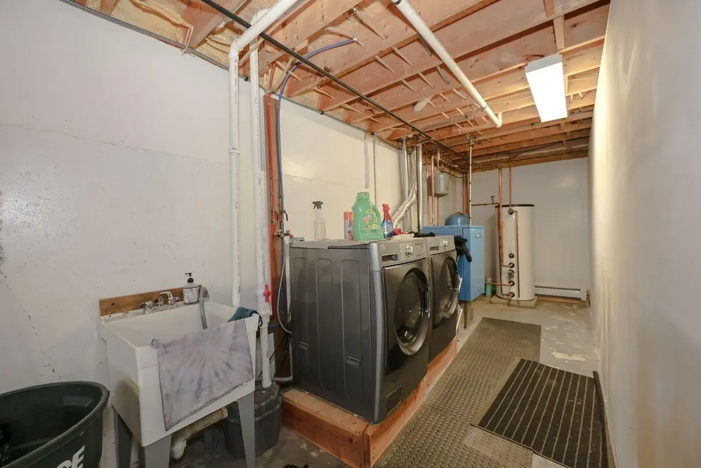 49 Old Mill Road Lee NH 03861