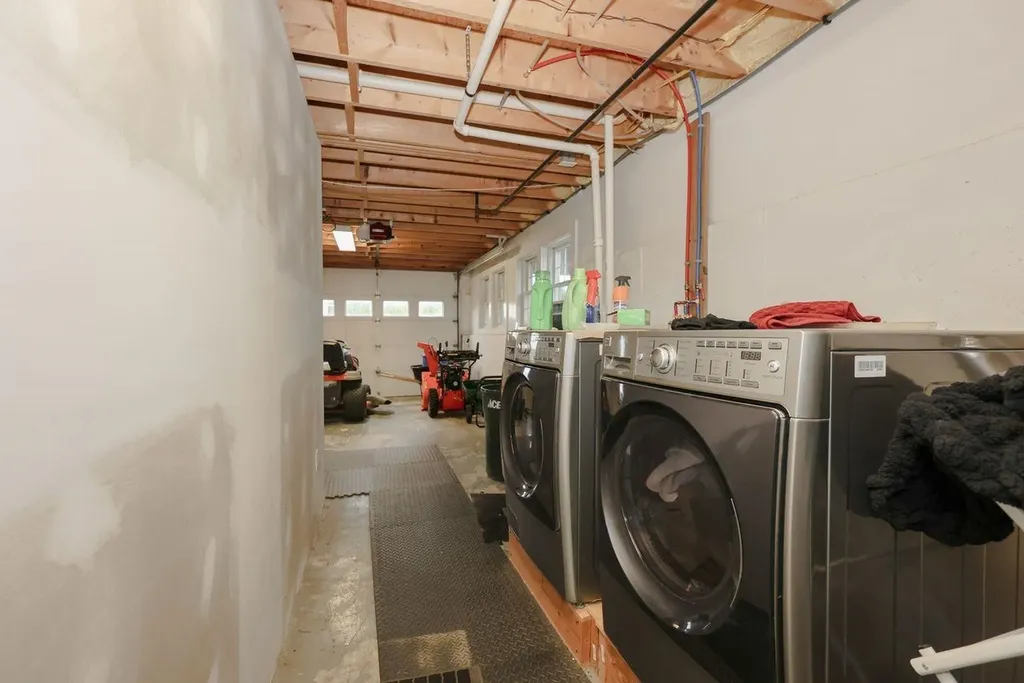 49 Old Mill Road Lee NH 03861