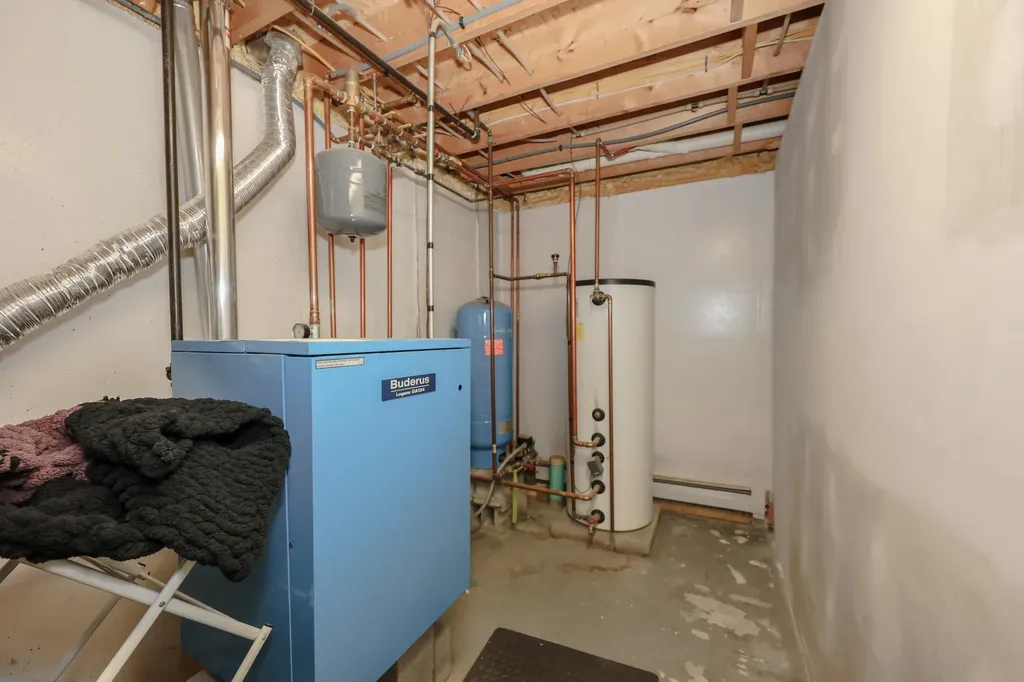 49 Old Mill Road Lee NH 03861