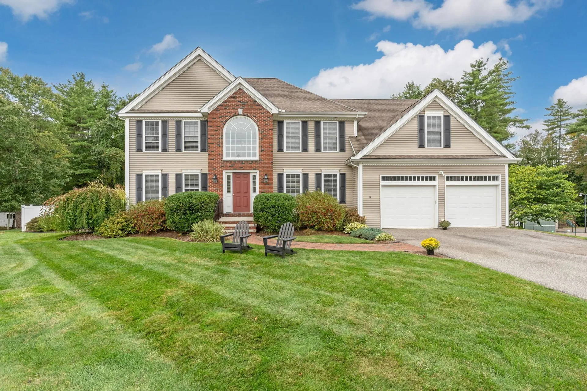 12 Abington Drive Londonderry NH 03053