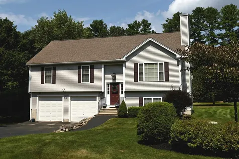 17 1/2 Beacon Street Derry NH 03038