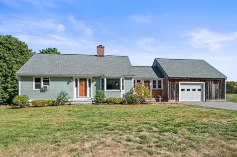 152 Amesbury Road Kensington NH 03833