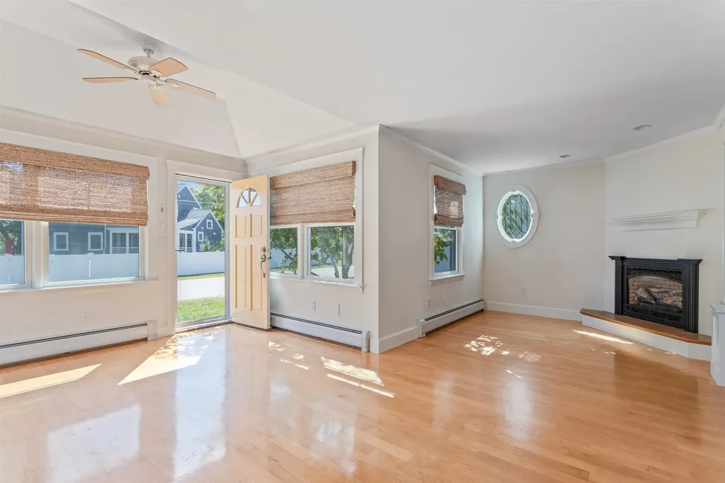 8 Hobbs Road Hampton NH 03842