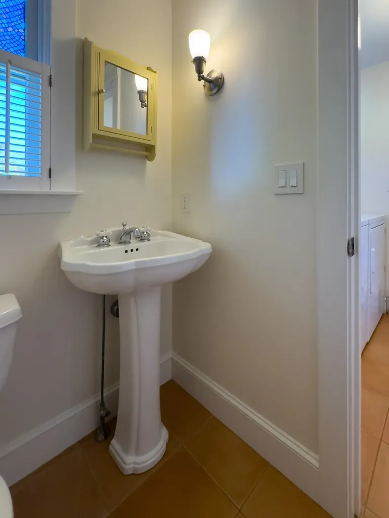 8 Hobbs Road Hampton NH 03842