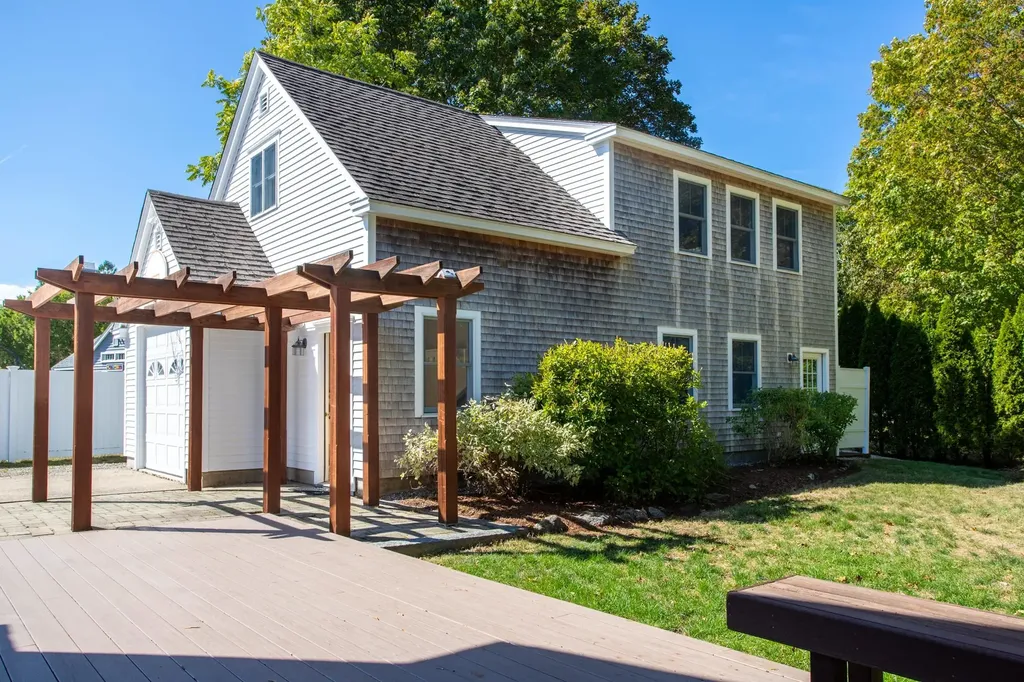 8 Hobbs Road Hampton NH 03842