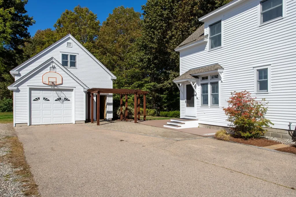 8 Hobbs Road Hampton NH 03842