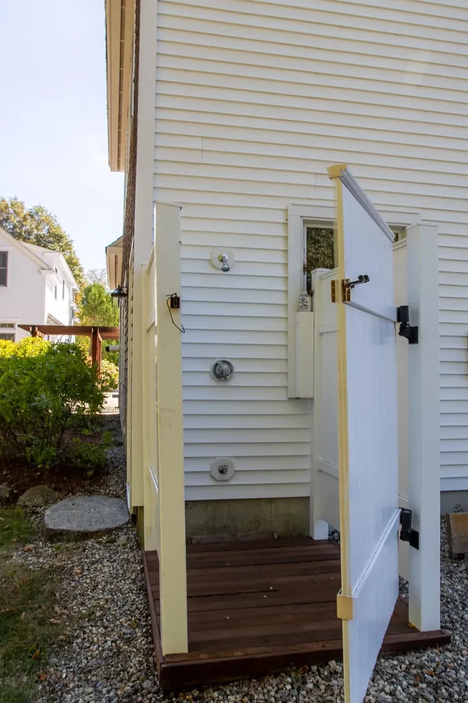 8 Hobbs Road Hampton NH 03842