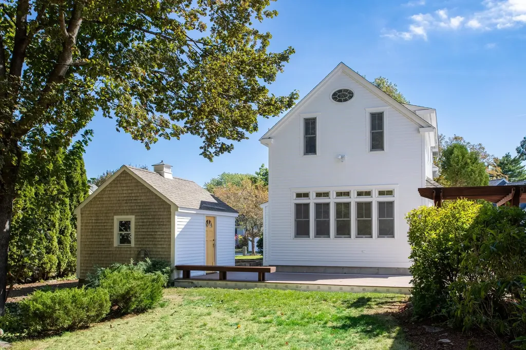 8 Hobbs Road Hampton NH 03842