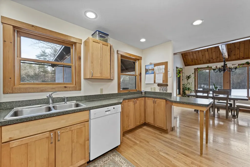 52 Jansen Farm Road Thornton NH 03285