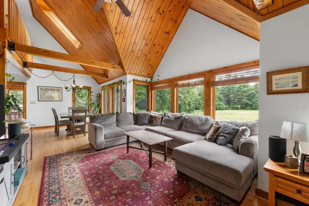 52 Jansen Farm Road Thornton NH 03285