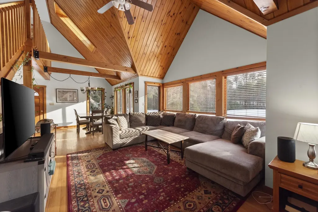 52 Jansen Farm Road Thornton NH 03285