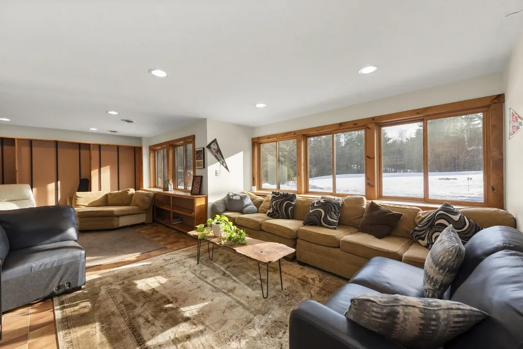 52 Jansen Farm Road Thornton NH 03285