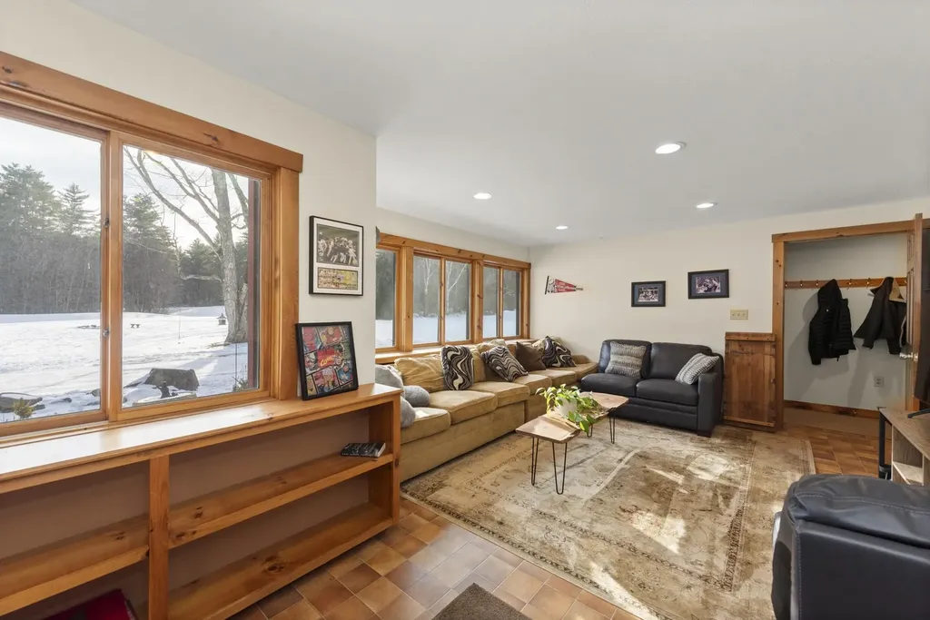 52 Jansen Farm Road Thornton NH 03285