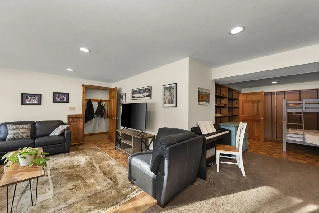 52 Jansen Farm Road Thornton NH 03285