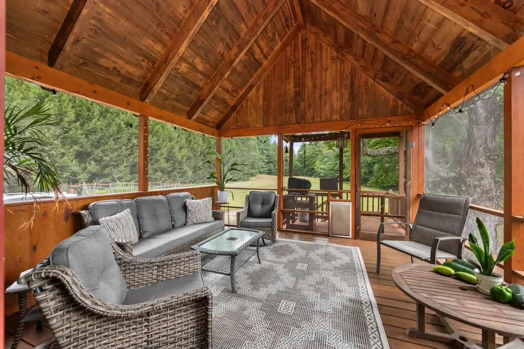 52 Jansen Farm Road Thornton NH 03285