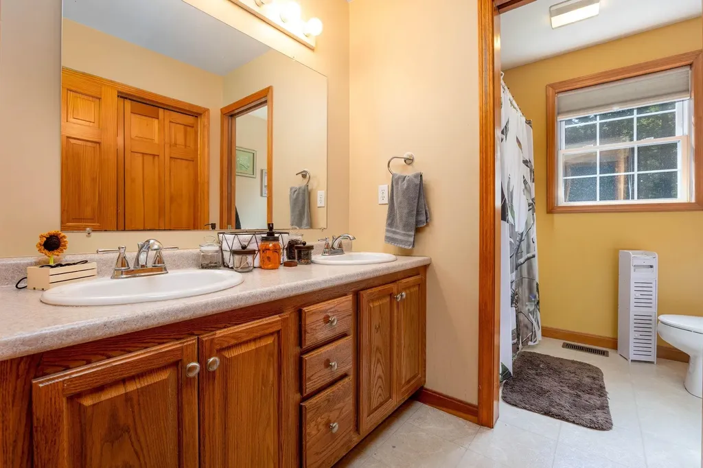 5 Carons Way Brookline NH 03033