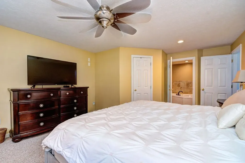 10 Raven Drive Chester NH 03036